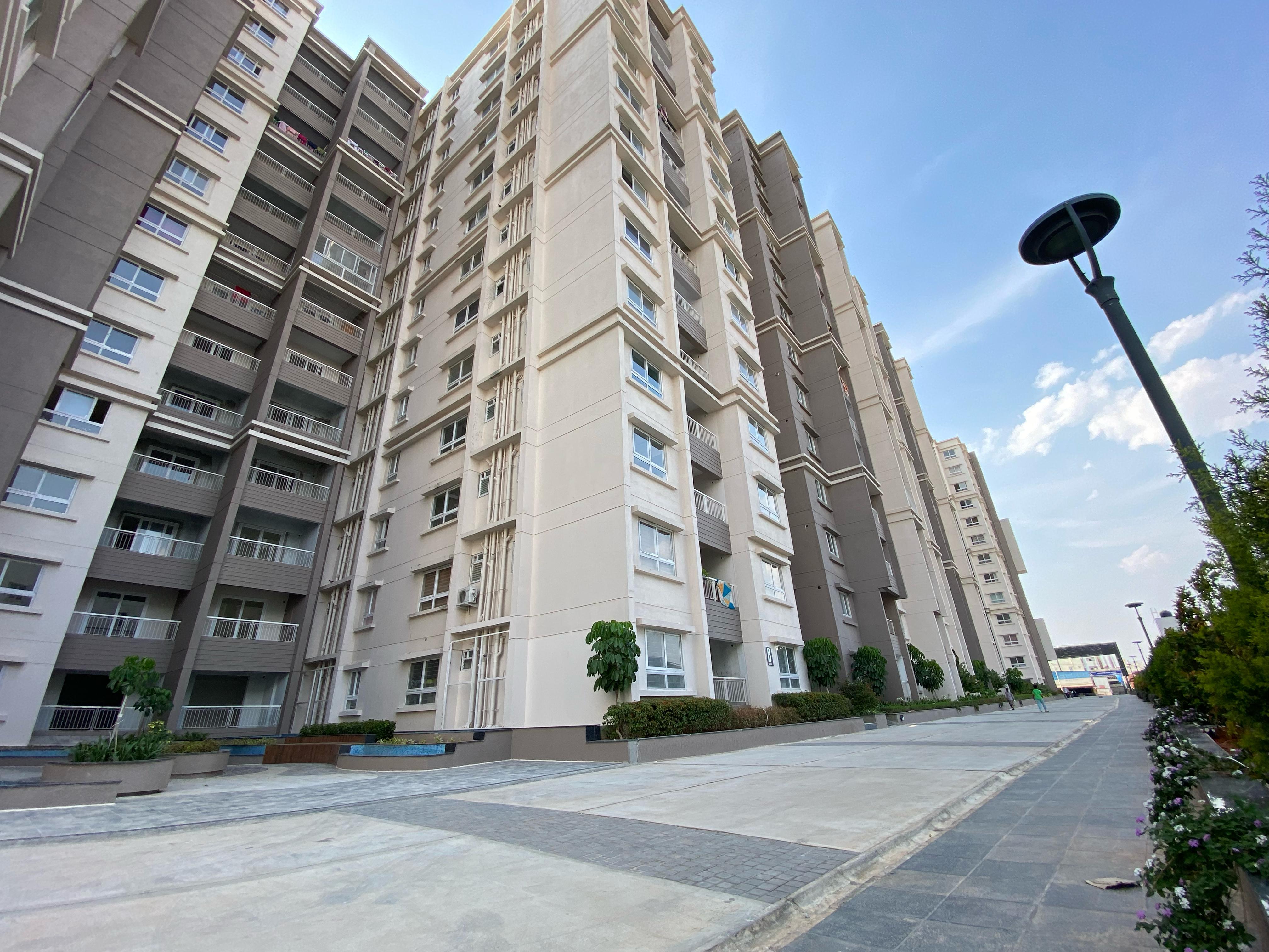 Ready-to-Move in Luxury Apartments 2 & 3BHK For Sale in DS MAX SKYGARAND kalkere